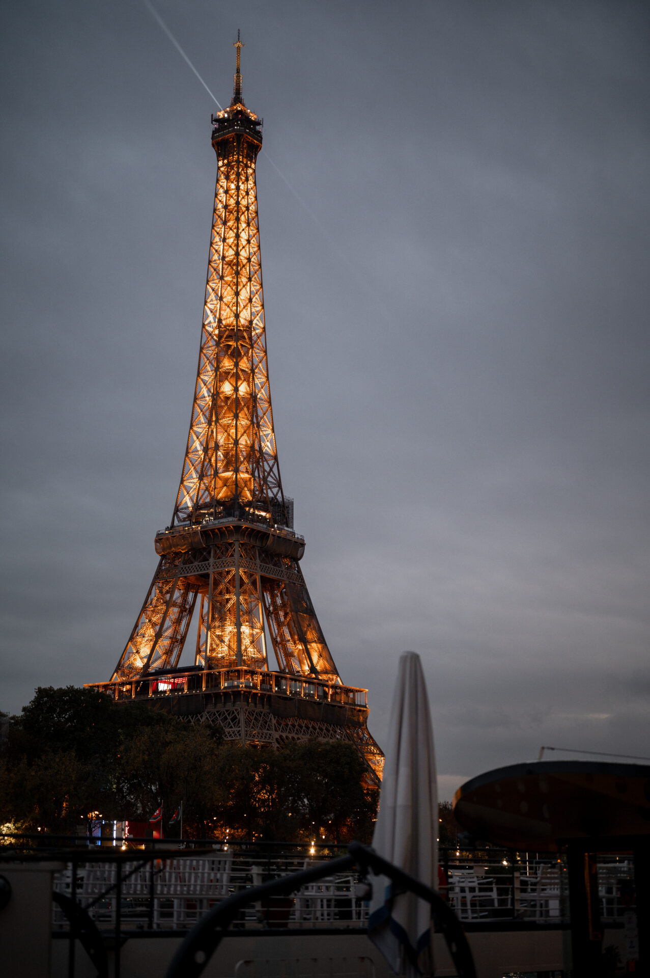 Tour Eiffel illuminée de nuit