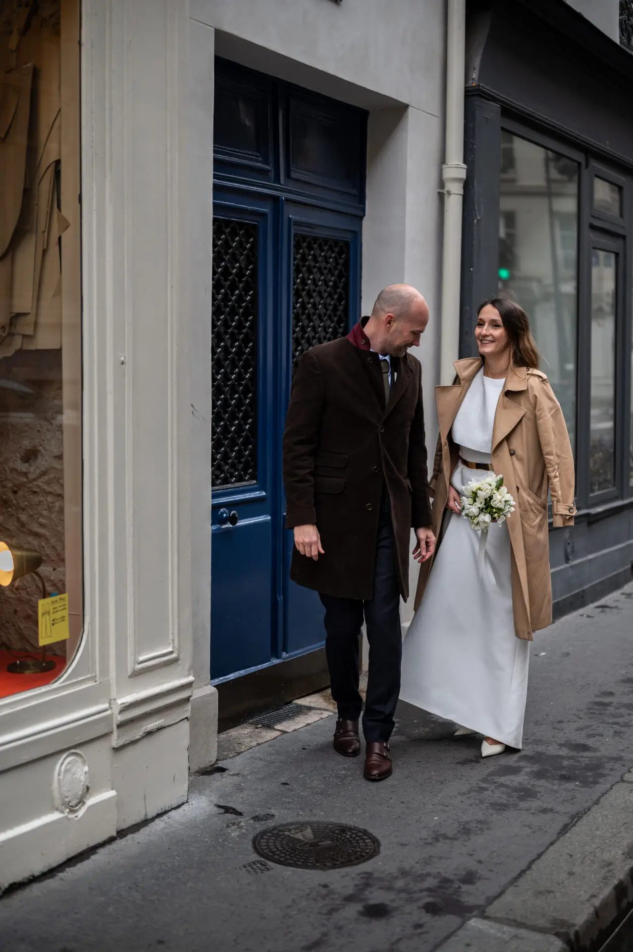 mariés dans les rues parisiennes