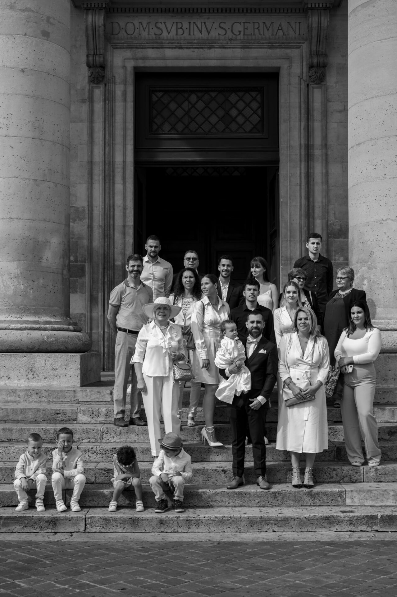 photo de famille devant Eglise
