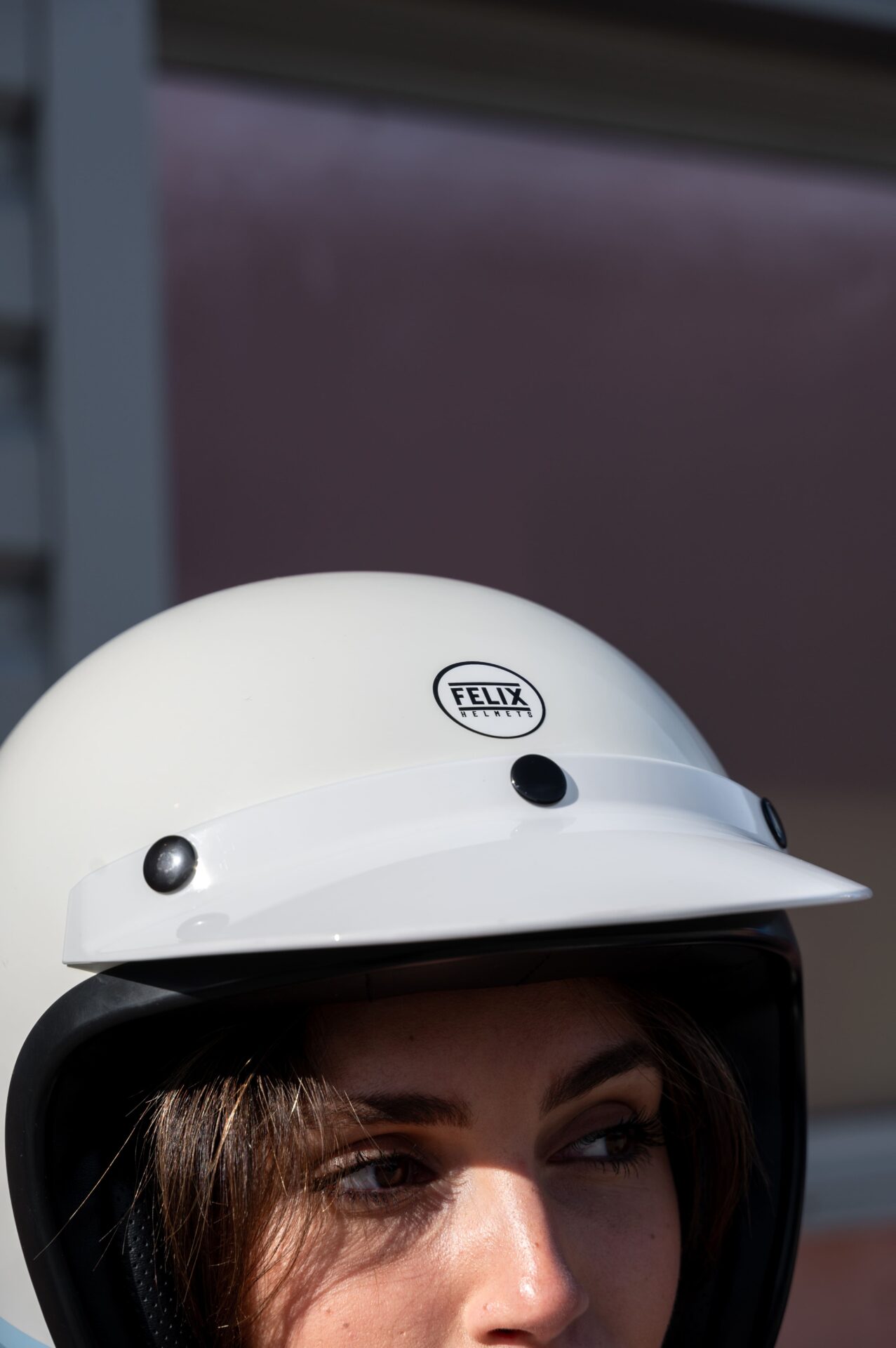 photo produit d'un casque sur la tête d'une femme