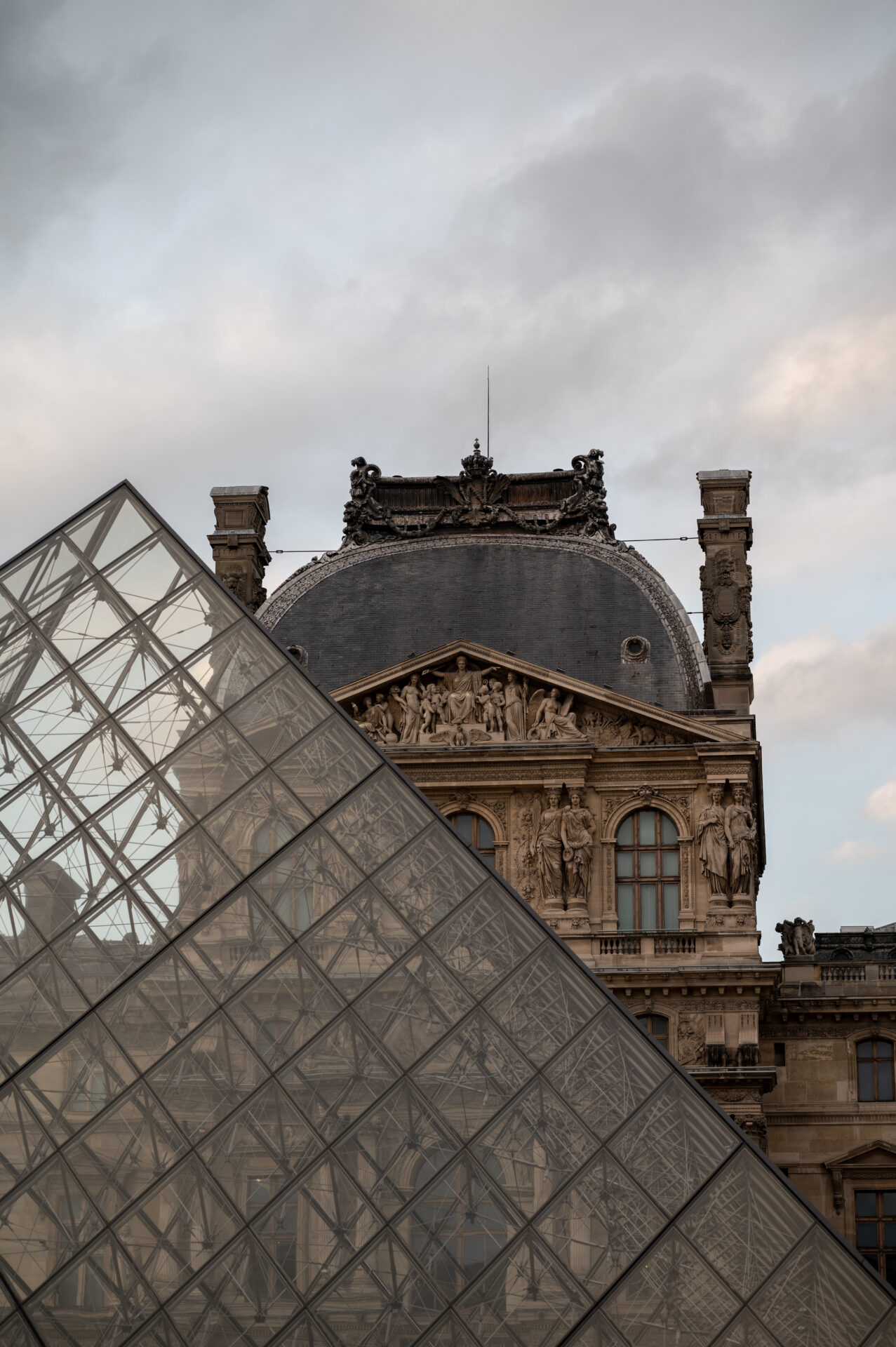 louvre et pyramide