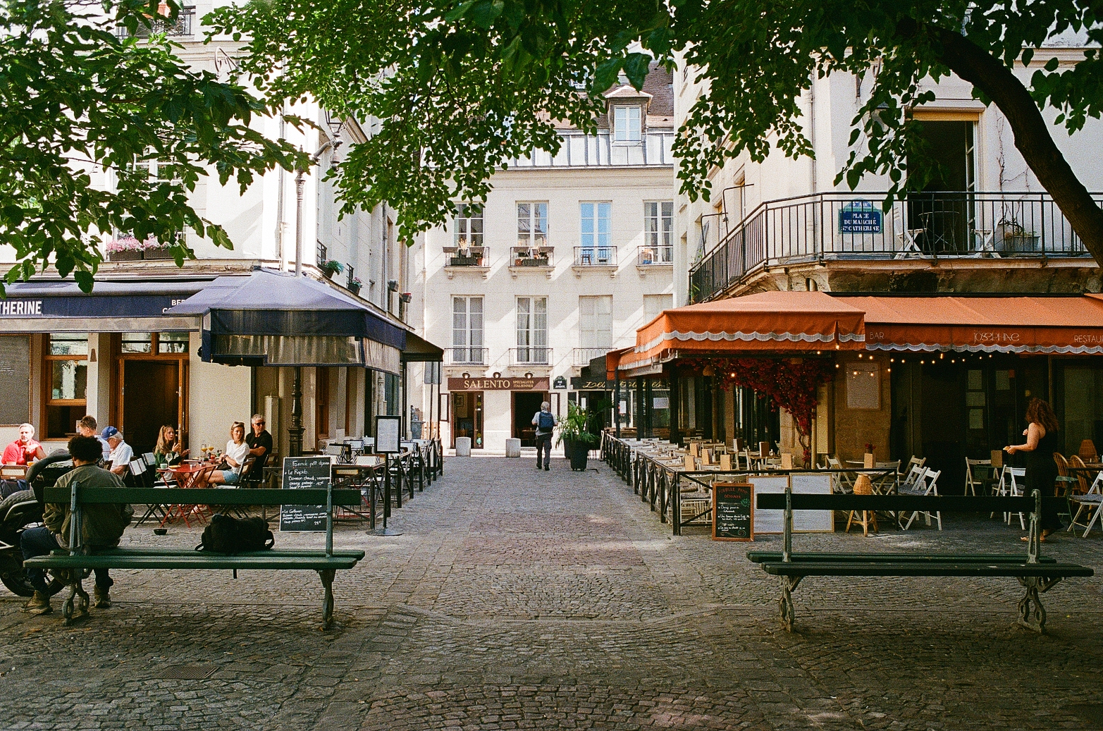 place du marché sainte catherine au printemps