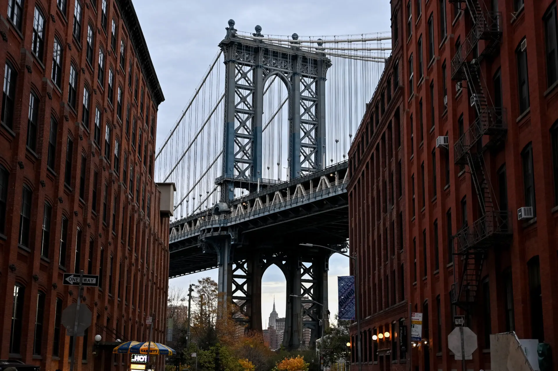 Horizontal perspective from Dumbo, Brooklyn, New-York City