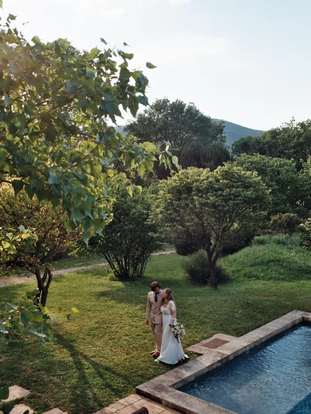 Shot on film 🎞️
No retakes. No filters. Just the soft grain, the imperfect light, and the way real moments feel when they’re not overthought.
Raw. Honest. Quietly magical.
Exactly how this day felt.

•Venue : @legalinierlourmarin
•Wedding-coordinator : @alaisagency
•Photographer : @mcaelicia
•Florist : @maison_velvet_fleurs
•Wedding dress : @mademoiselle_de_guise
•Bride’s shoes : @jimmychoo
•Private chef : @pascal_reynaud__
•Mixologist : @monsieur_cocktail
•Dj : @bazmusiclightconcept
•Wedding cake : @patisserievictoire
•Rentals : @options_aixenprovence
•Celebrant : @celebrantinprovence